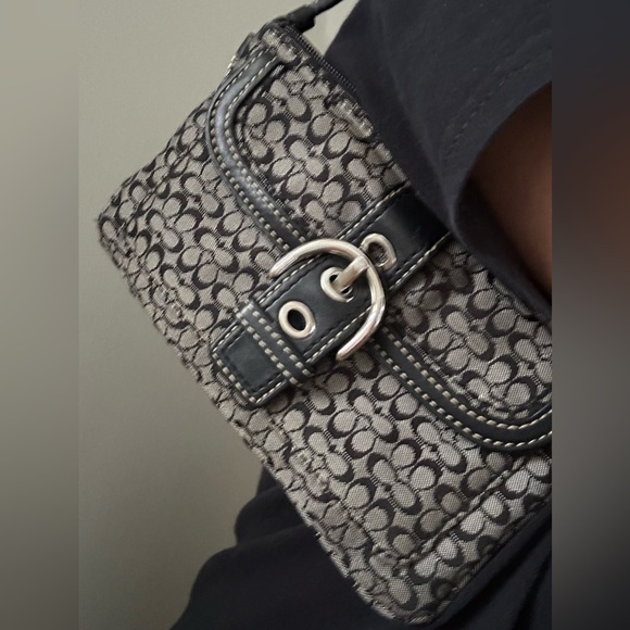 Coach wristlet- authentic - Picture 7 of 7